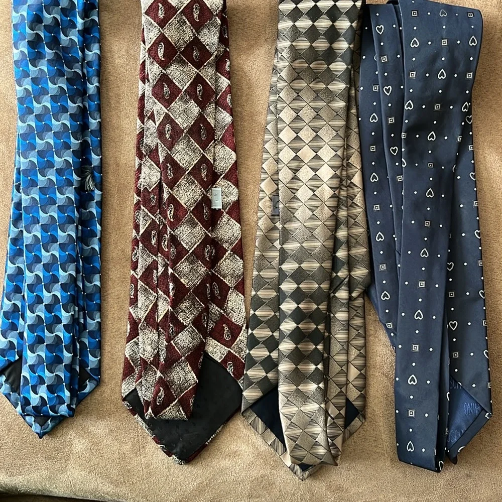 Mens ties. Halston, David Taylor, MOSCHINO. Lot of 4
